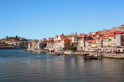 Oporto vista dal fiume Douro