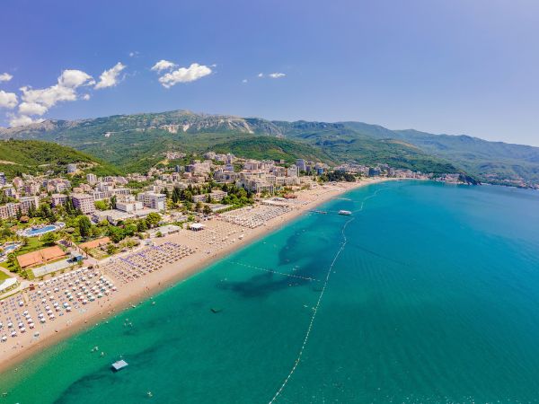 spiaggia più bella è quella di Becici