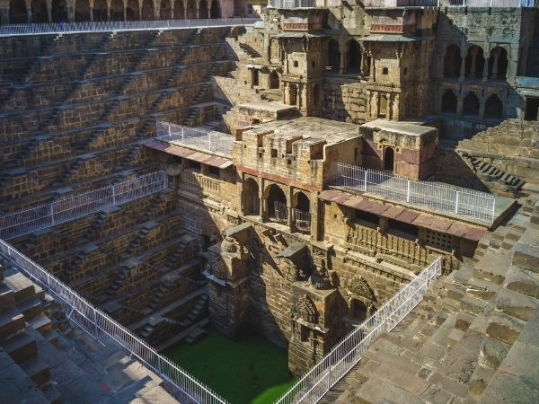 Chand Baori, un pozzo a gradini ad Abhaneri