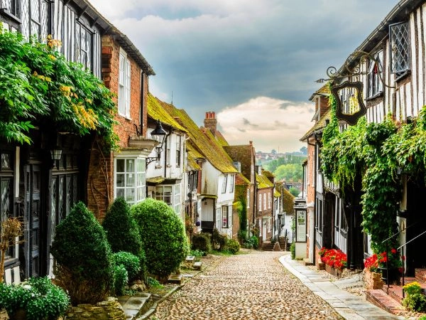 Passeggiare a Rye tra vicoli medievali, case a graticcio e strade acciottolate