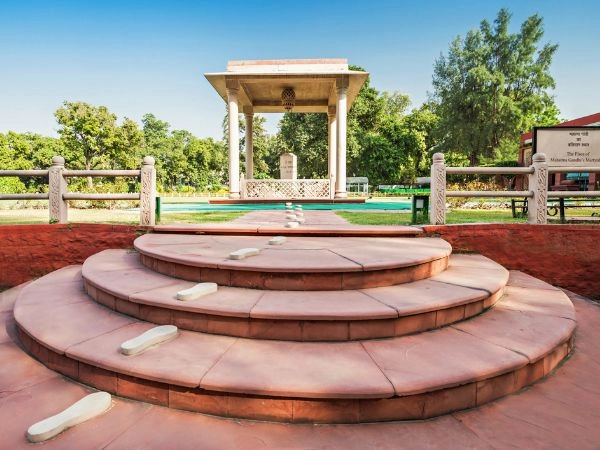 Visitare Raj Ghat, il memoriale dedicato al Mahatma Gandhi a Delhi