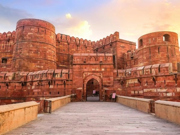 Passeggiare ad Agra tra fortezze storiche e architetture moghul