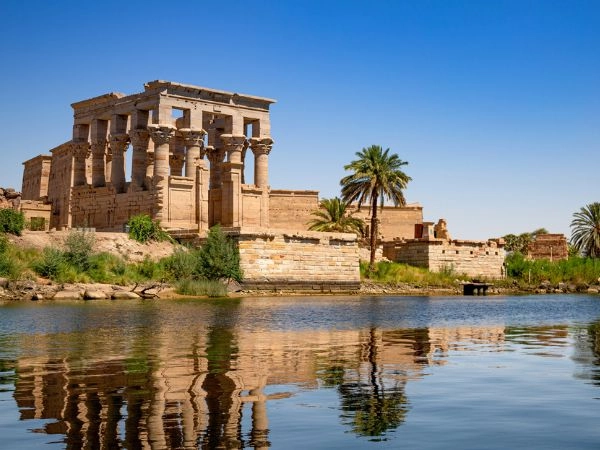 Navigare sul Nilo ad Assuan tra isole fluviali, templi antichi e villaggi nubiani
