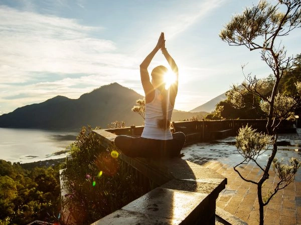 Ritrovare l’equilibrio a Bali tra templi induisti, rituali spirituali e paesaggi tropicali