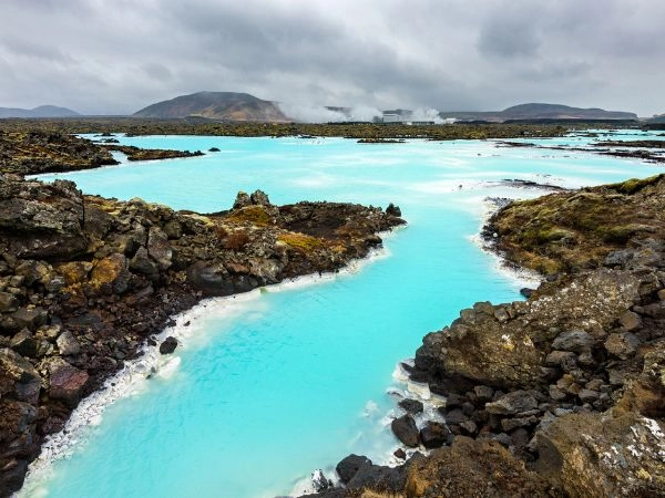 Immergersi nella Laguna Blu, celebre per le acque lattiginose e i vapori geotermici d’Islanda