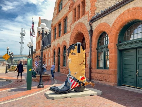 Scoprire Cheyenne, capitale del Wyoming, tra tradizioni western, edifici storici e cultura dei cowboy