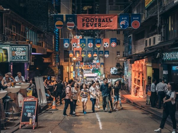 Lan Kwai Fong è il quartiere dei bar e dei club di Hong Kong