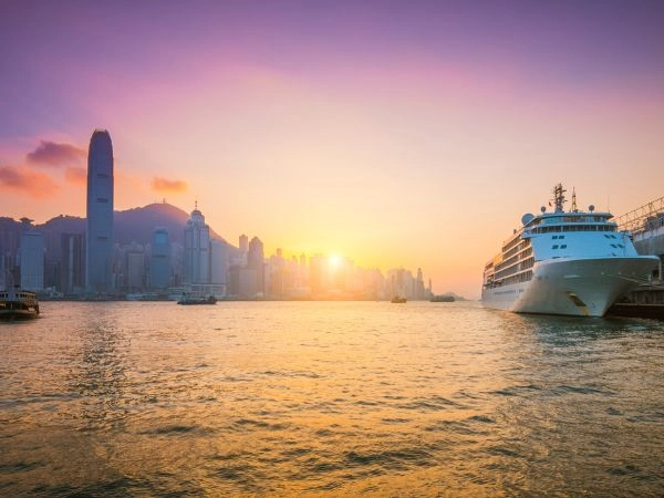 Navigare nel porto di Hong Kong