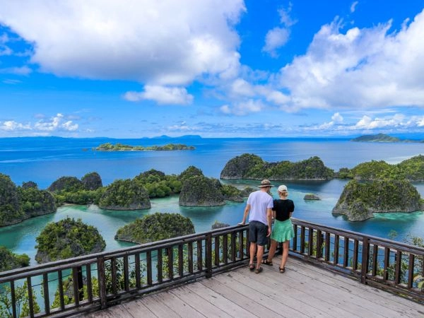Esplorare Raja Ampat, arcipelago indonesiano famoso per barriere coralline e acque turchesi