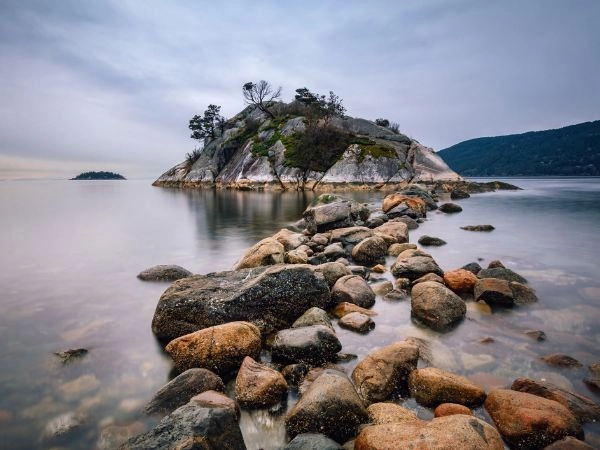 Esplorare Whytecliff Park, angolo costiero della British Columbia noto per scogliere rocciose e acque cristalline
