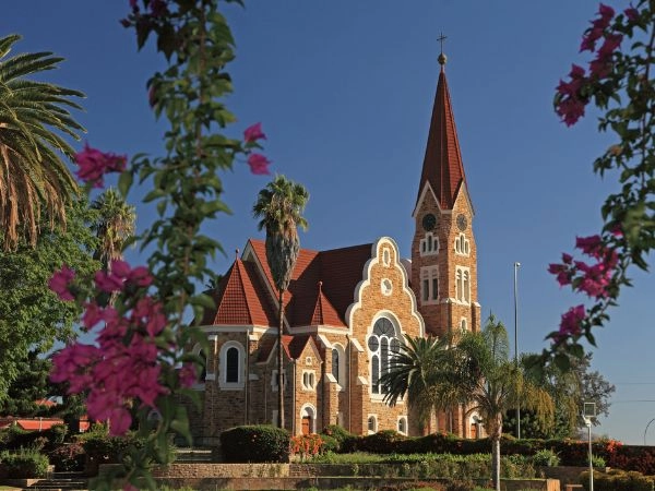Esplorare Windhoek, capitale della Namibia, tra architettura coloniale e cultura africana
