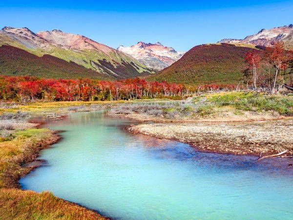 Esplorare il Parco Nazionale della Tierra del Fuego, tra laghi glaciali e foreste australi