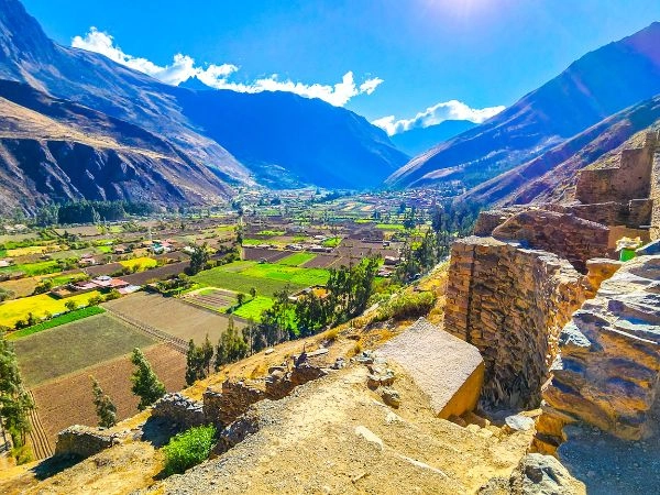 Esplorare Ollantaytambo, antica città incaica famosa per le terrazze agricole e le rovine monumentali