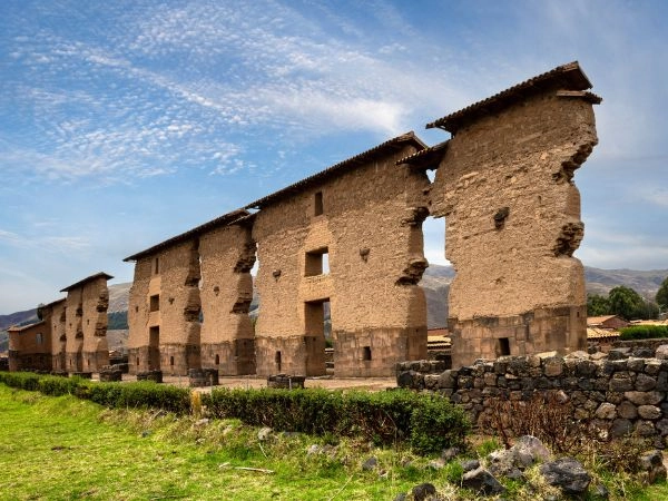 Esplorare Raqch’i, antico sito incaico famoso per il tempio dedicato al dio Viracocha