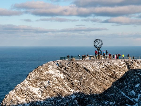 Esplorare l’area di Capo Nord, tra scogliere spettacolari e panorami sull’Oceano Artico