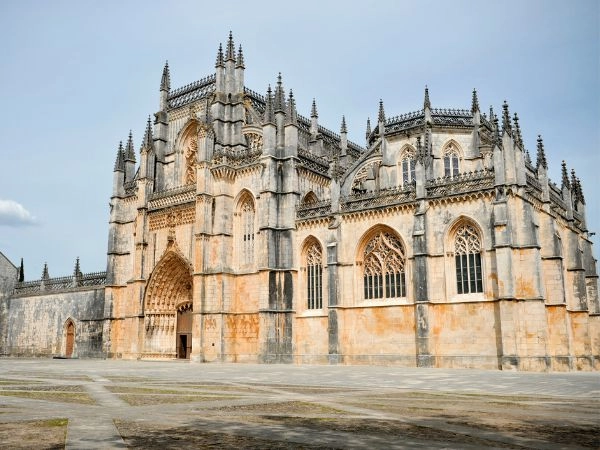 Scoprire il Monastero di Santa Maria da Vitória, capolavoro gotico di Batalha in Portogallo