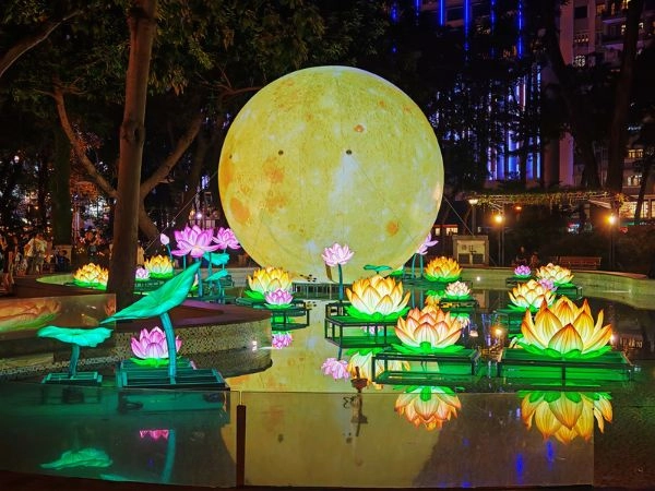 Celebrare il Festival della Luna in Cina, tra lanterne luminose, dolci tradizionali e antiche usanze familiari