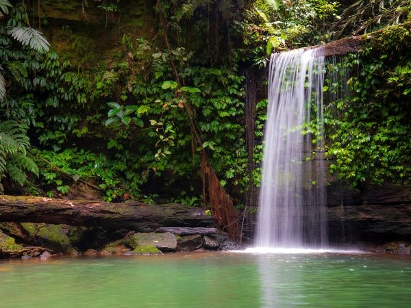 Cascata di Teraja è una meta imperdibile