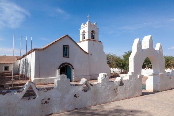Una-tipica-chiesa-a-San_pedro-de-Atacama