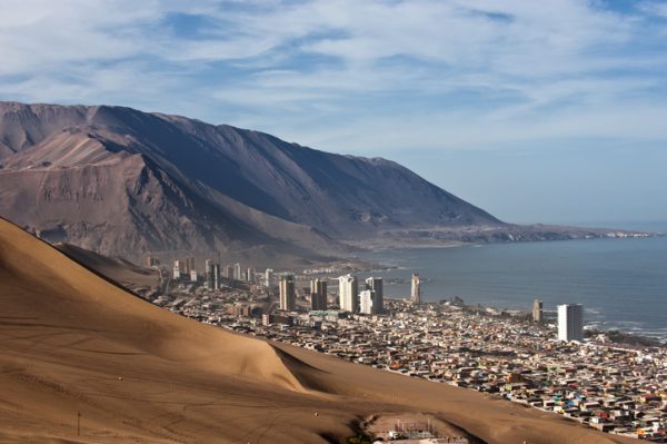Iquique-citta-costiera-nord-cile-oceano-pacifico-deserto-atacama