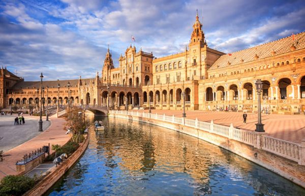 Viaggio in Andalusia in 10 giorni|visitare la Cattedrale di Siviglia||cosa vedere a Cordoba|visitare Albayzin a Granada|suggerimenti per visitare l'Alhambra di Granada|pacchetti vacanze Costa del Sol||cosa vedere a Ronda viaggio in Andalusia|Setenil de las Bodegas viaggio in Andalusia