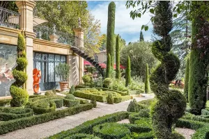 giardino-hotel-5-stelle-lusso-gallici-francia
