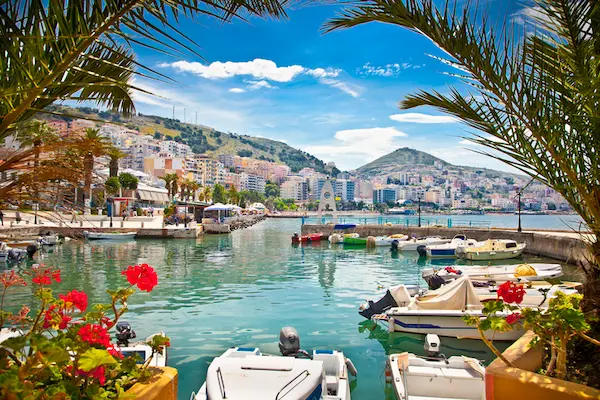 albania-porto-barche-mare-citta