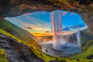 slanda-cascata-tramonto-grotta