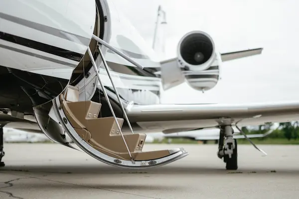 jet-privato-scale-aereoporto