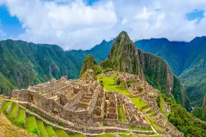 peru-montagne-vegetazione-rocce.