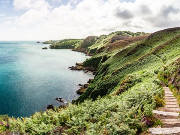 Paesaggio costiero tra Bouley Bay e Gorey Bay