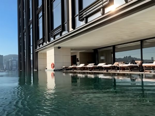 piscina hotel di lusso