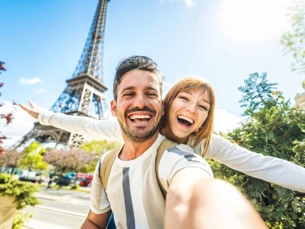 coppia in parigi