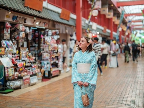 donna in vestito tradizionale
