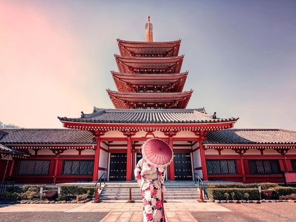 Suggestivi Templi di Asakusa tradizionali giapponesi ricchi di storia, spiritualità e cultura locale