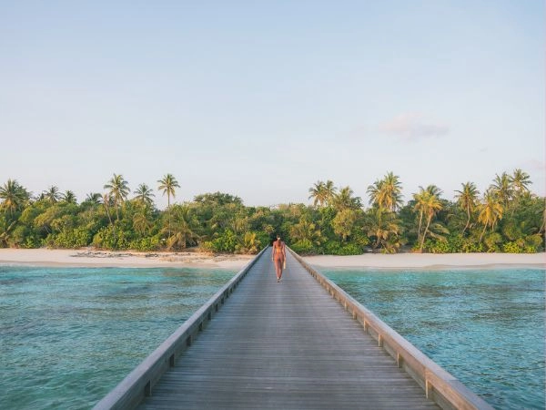 Le Maldive per il viaggio di nozze hanno un'attrattiva quasi universale, massimo del relax nel senso più puro del termine.