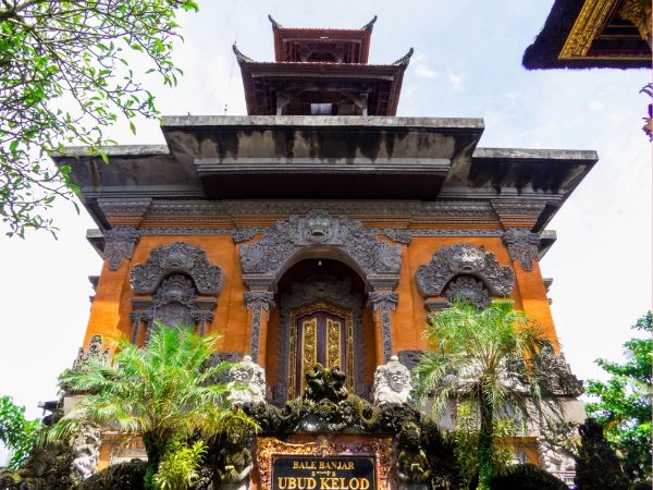 Ubud è il cuore culturale e spirituale di Bali. Circondata da terrazze di riso, foreste di bambù e templi