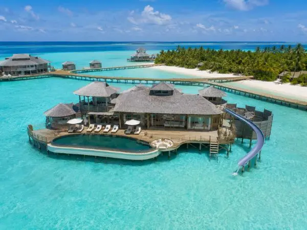 Gili Lankanfushi alle Maldive con ville overwater immerse nell’oceano Gili Lankanfushi alle Maldive con ville overwater immerse nell'oceano