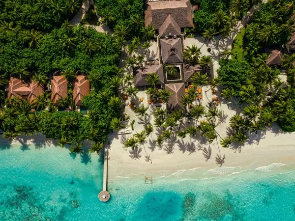 Viaggio alle Maldive da Milano con soggiorno in resort di lusso Viaggio alle Maldive da Milano con soggiorno in resort di lusso