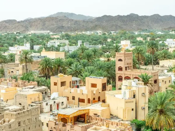 Viaggio di nozze a Nizwa tra fortezze storiche e autentica cultura omanita