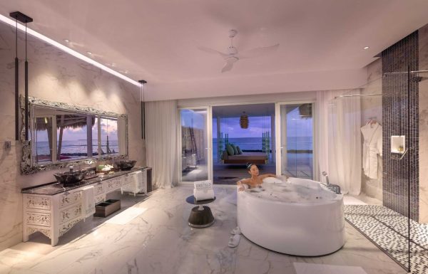 gli-spaziosi-bagni-delle-camere-dell-Emarald-resort-alle-Maldive
