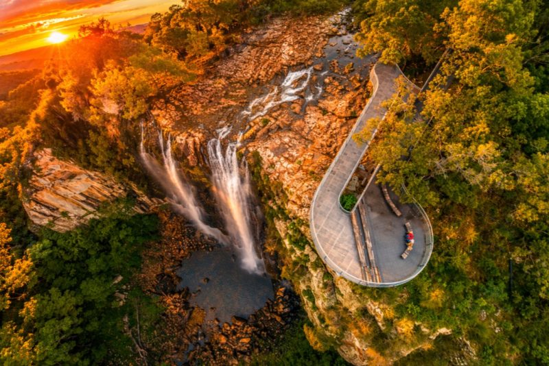le-cascate-di-Mynion-Falls-in-Sout-wales-in-Australia-al-tramonto